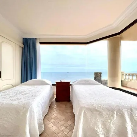Three Bedroom With Sea View,near The Beach, Heated Pool Y Free Wifi In All Common Areas