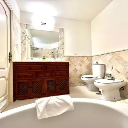 Three Bedroom With Sea View,near The Beach, Heated Pool Y Free Wifi In All Common Areas