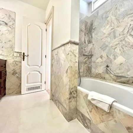 Three Bedroom With Sea View,near The Beach, Heated Pool Y Free Wifi In All Common Areas