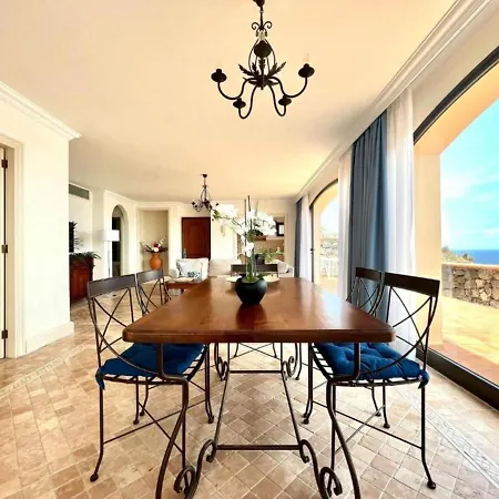 Three Bedroom With Sea View,near The Beach, Heated Pool Y Free Wifi In All Common Areas