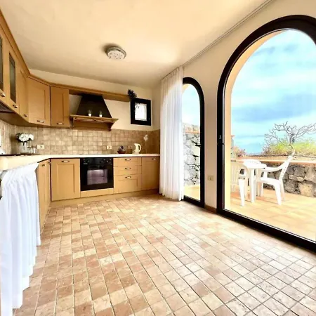 Three Bedroom With Sea View,near The Beach, Heated Pool Y Free Wifi In All Common Areas Apartmán Los Realejos