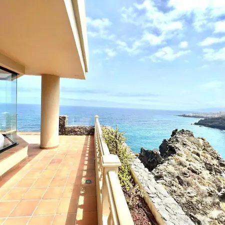 Three Bedroom With Sea View,near The Beach, Heated Pool Y Free Wifi In All Common Areas *