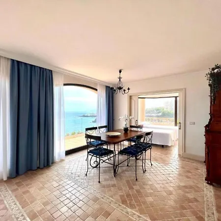 Three Bedroom With Sea View,near The Beach, Heated Pool Y Free Wifi In All Common Areas