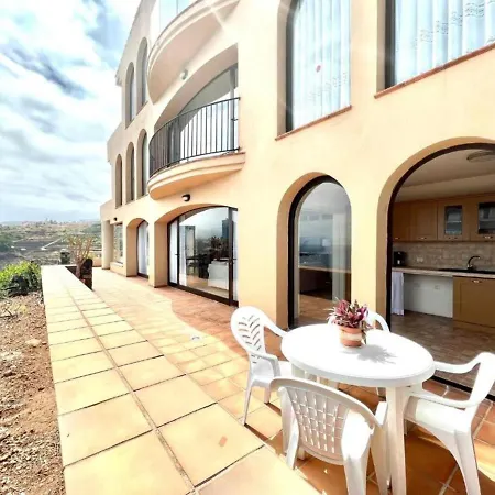 Three Bedroom With Sea View,near The Beach, Heated Pool Y Free Wifi In All Common Areas