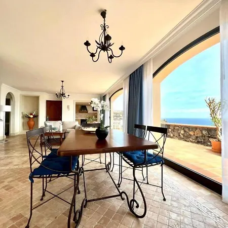 Three Bedroom With Sea View,near The Beach, Heated Pool Y Free Wifi In All Common Areas דירה *