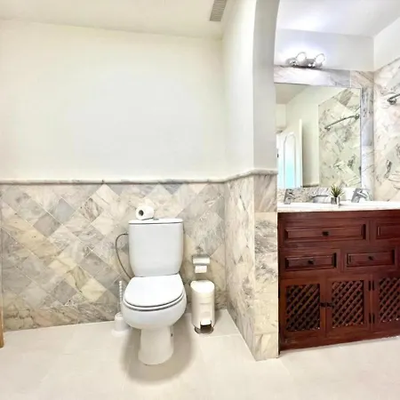 Three Bedroom With Sea View,near The Beach, Heated Pool Y Free Wifi In All Common Areas דירה