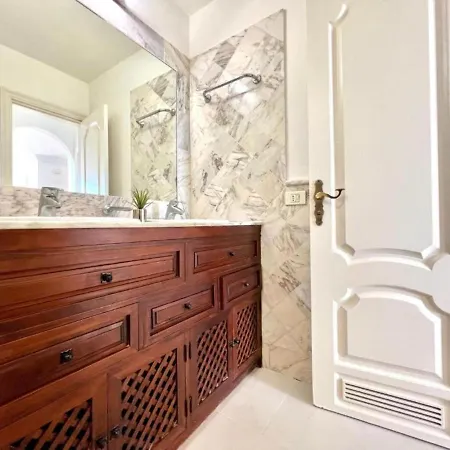 דירה Three Bedroom With Sea View,near The Beach, Heated Pool Y Free Wifi In All Common Areas לוס ריאלחוס